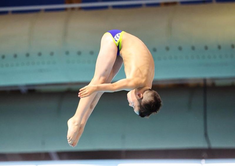Two Québécois divers earn gold in Regina